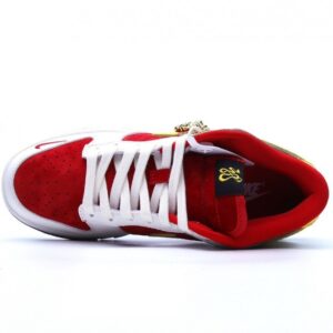 【AT2710】Nike Dunk ナイキのダンクローは、レトロなスケートシューズで、個性を表現するのに最適です。天然皮革を使用し、耐久性に優れ、ダンクのオリジナルモデルと同様のレトロ感を演出しています。