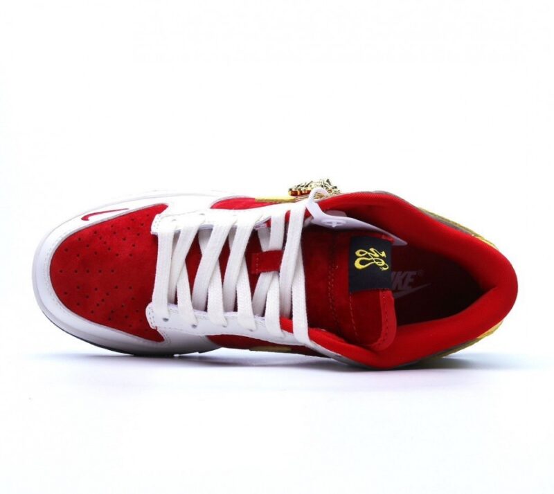 【AT2710】Nike Dunk ナイキのダンクローは、レトロなスケートシューズで、個性を表現するのに最適です。天然皮革を使用し、耐久性に優れ、ダンクのオリジナルモデルと同様のレトロ感を演出しています。