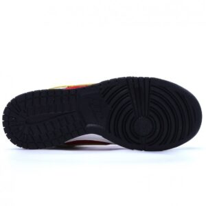 【AT2710】Nike Dunk ナイキのダンクローは、レトロなスケートシューズで、個性を表現するのに最適です。天然皮革を使用し、耐久性に優れ、ダンクのオリジナルモデルと同様のレトロ感を演出しています。