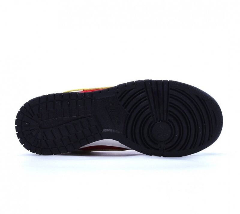 【AT2710】Nike Dunk ナイキのダンクローは、レトロなスケートシューズで、個性を表現するのに最適です。天然皮革を使用し、耐久性に優れ、ダンクのオリジナルモデルと同様のレトロ感を演出しています。