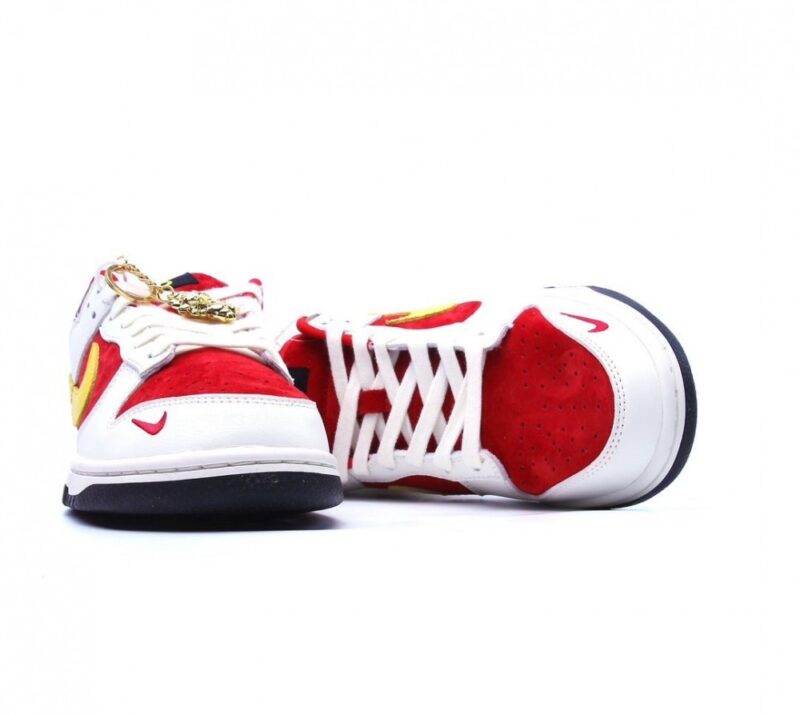 【AT2710】Nike Dunk ナイキのダンクローは、レトロなスケートシューズで、個性を表現するのに最適です。天然皮革を使用し、耐久性に優れ、ダンクのオリジナルモデルと同様のレトロ感を演出しています。