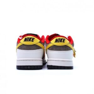 【AT2710】Nike Dunk ナイキのダンクローは、レトロなスケートシューズで、個性を表現するのに最適です。天然皮革を使用し、耐久性に優れ、ダンクのオリジナルモデルと同様のレトロ感を演出しています。